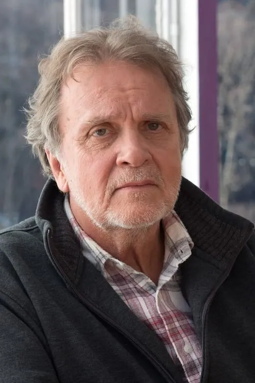 Jean-Charles Simon interpretando a Docteur Reiner