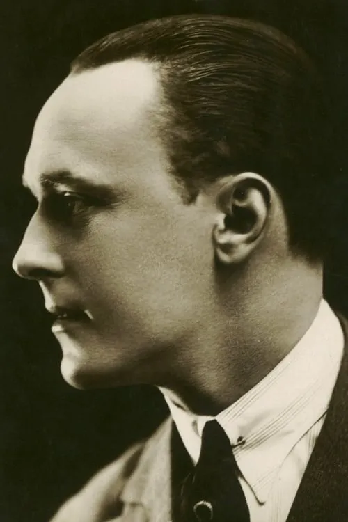 Jean Devalde interpretando a 