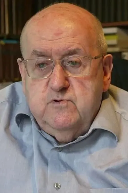 Jean Gruault interpretando a Visitor at Institute