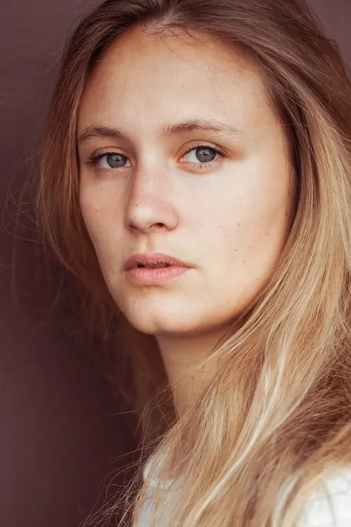 Jeanne Ruff interpretando a 