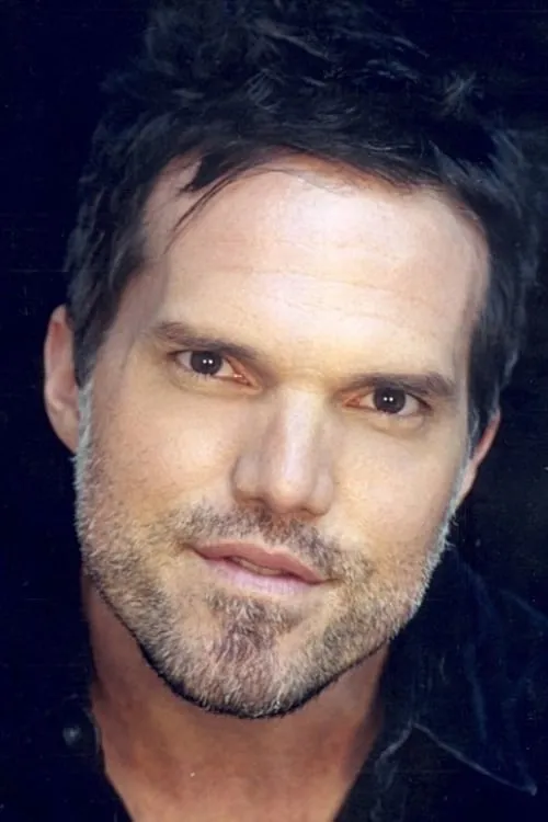 Jeb Brown interpretando a 