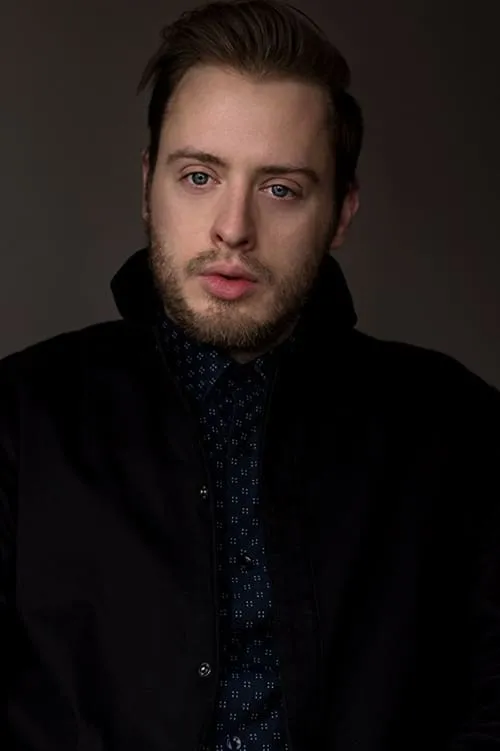 Jeffrey C.R. Wallace interpretando a