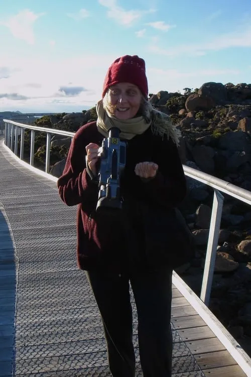 Arundhati Roy ha trabajado con Jeni Thornley en 1 ocasiones