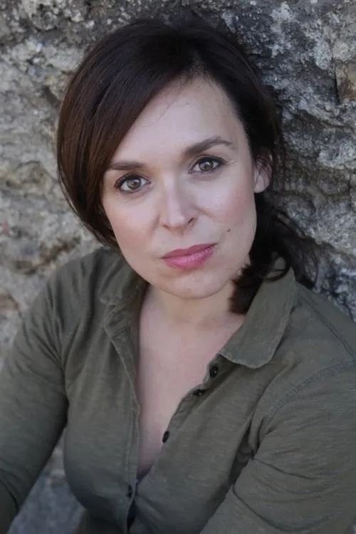 Jennie-Anne Walker interpretando a Kelly