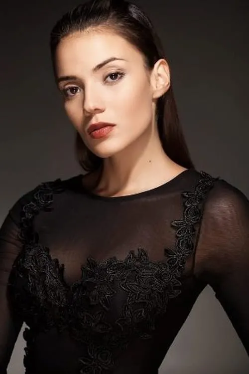 Jennifer Arenas — personaje: Valentina