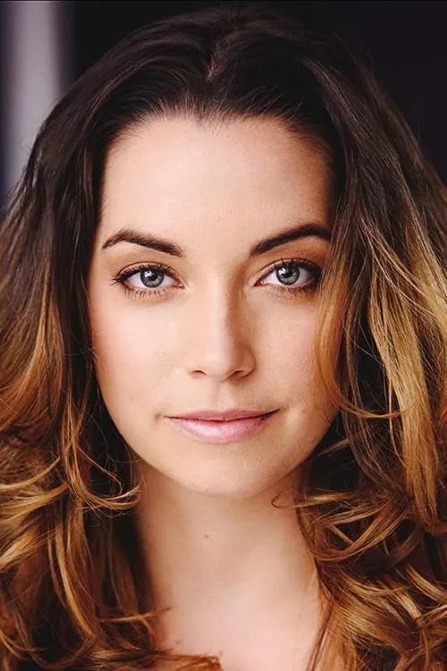 Jennifer Pudavick interpretando a Ali