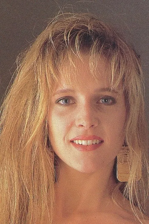 Jennifer Stewart interpretando a (archive footage)