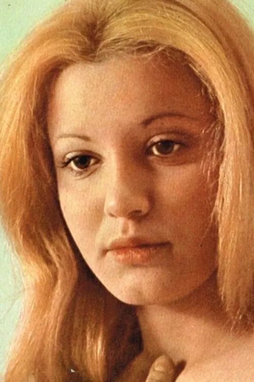 Jenny Tamburi interpretando a Priscilla Mulinetti