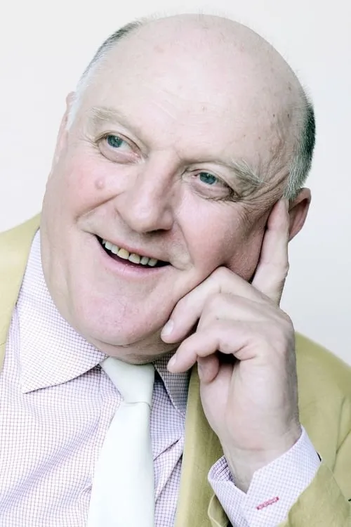 Jenő Kiss interpretando a 