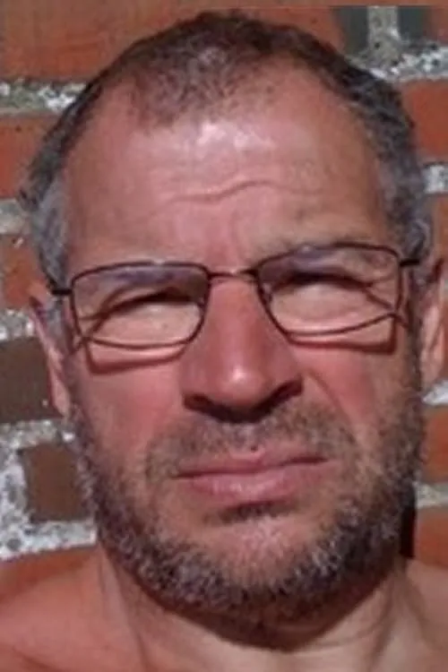 Jens Basse Dam interpretando a