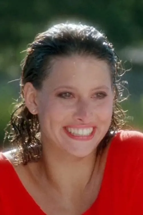 Jeremy Green interpretando a Anna Fortino