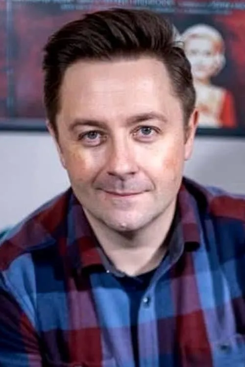 Jeremy Radick interpretando a Plazz