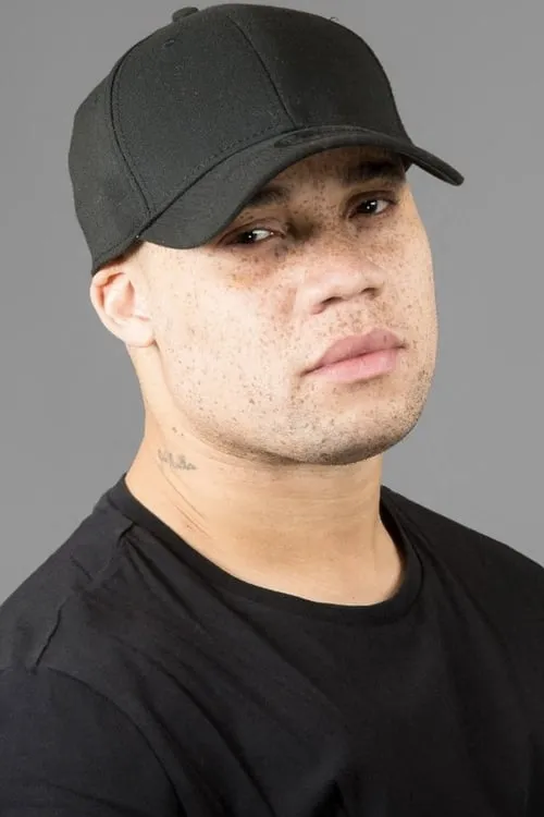 Jermaine Allen interpretando a Boxing Ring Spectator