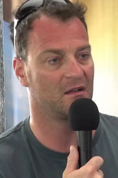 Jérôme Maison interpretando a Himself