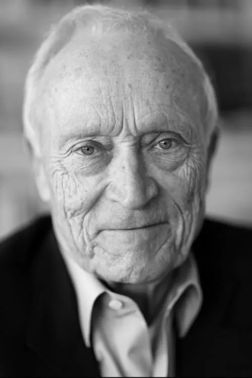 Jérôme Seydoux interpretando a Self