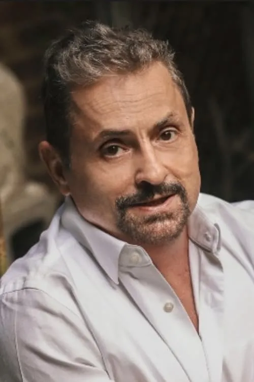 Jerry Torre interpretando a Self