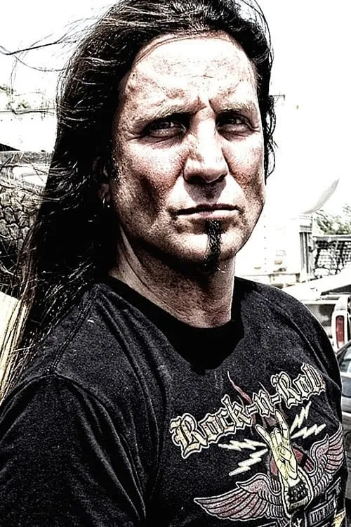 Jesse Dupree interpretando a Vocals