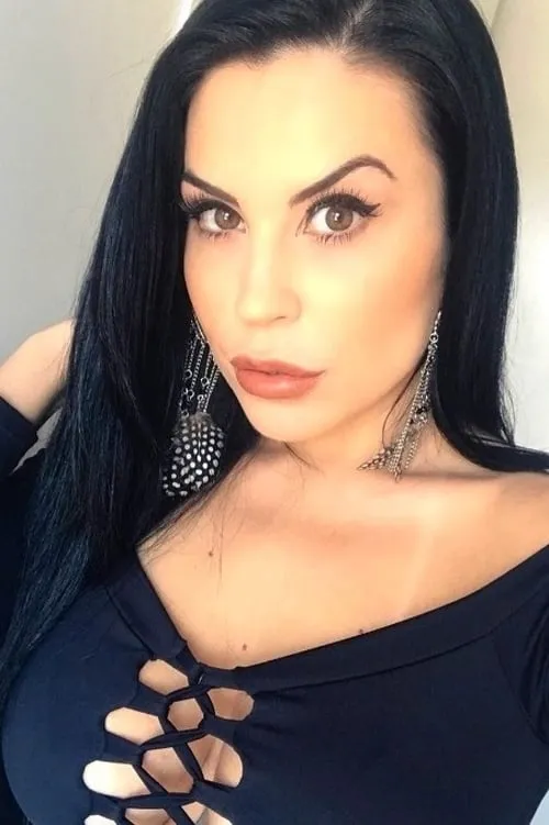 Jéssica Amaral interpretando a Revisora