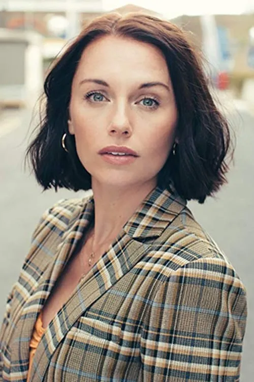 Jessica Ellerby interpretando a Dahlia