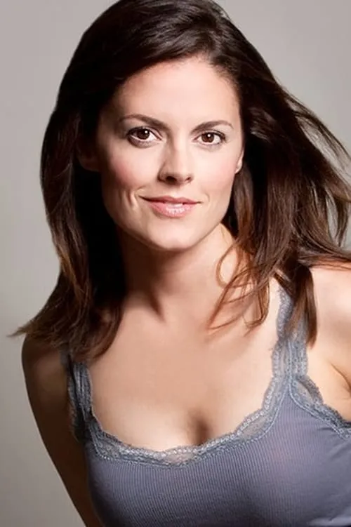 Jessica Heafey interpretando a Nikki