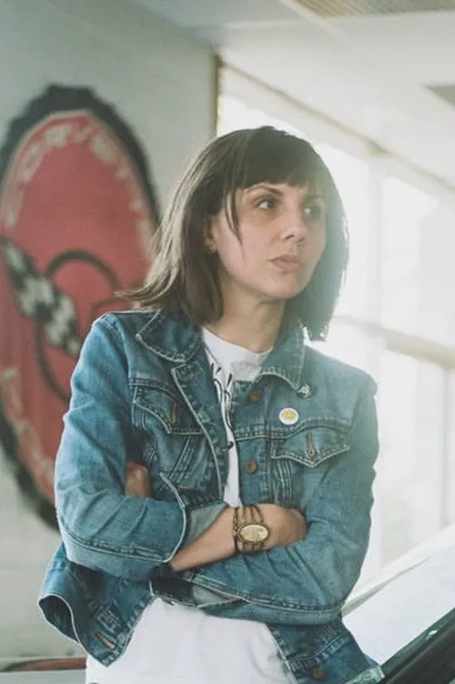 Jessica Hopper interpretando a 