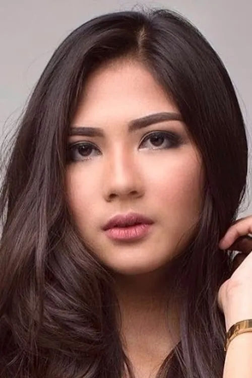 Jessica Mila interpretando a Dewi