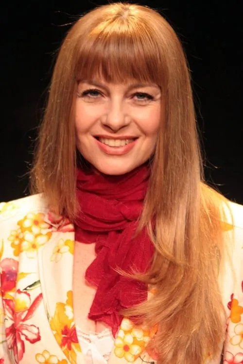 Jessica Schultz interpretando a Luci