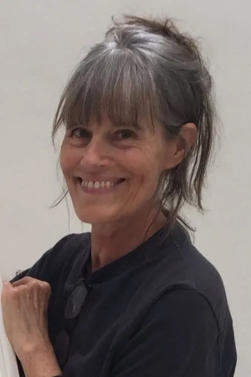 Jill Meager interpretando a Lucy Eyelesbarrow