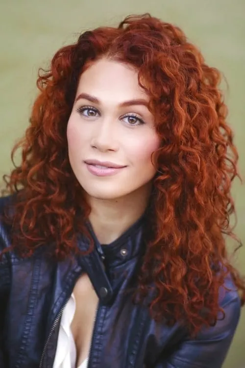 Jillian Joy interpretando a Serena