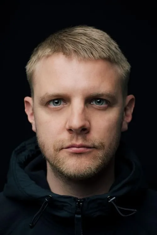 Jim Deddes interpretando a Sander