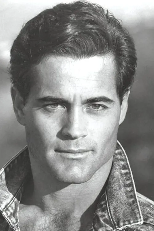 Jim Fitzpatrick interpretando a Roger