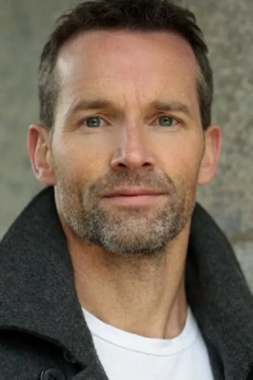 Jim Sturgeon interpretando a Jock