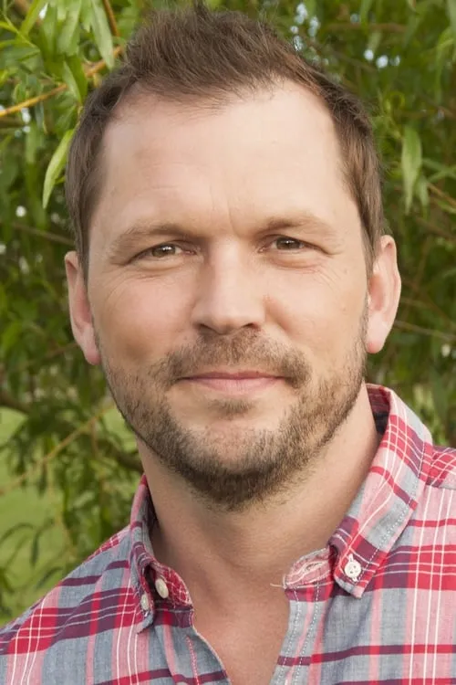 Jimmy Doherty interpretando a Father Bob