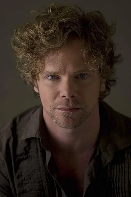 Jimmy Shaw — personaje: Cam McKewan