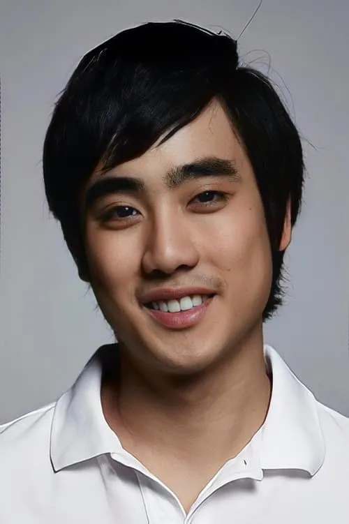 Jiravich Pongpaijit interpretando a Tee Noi