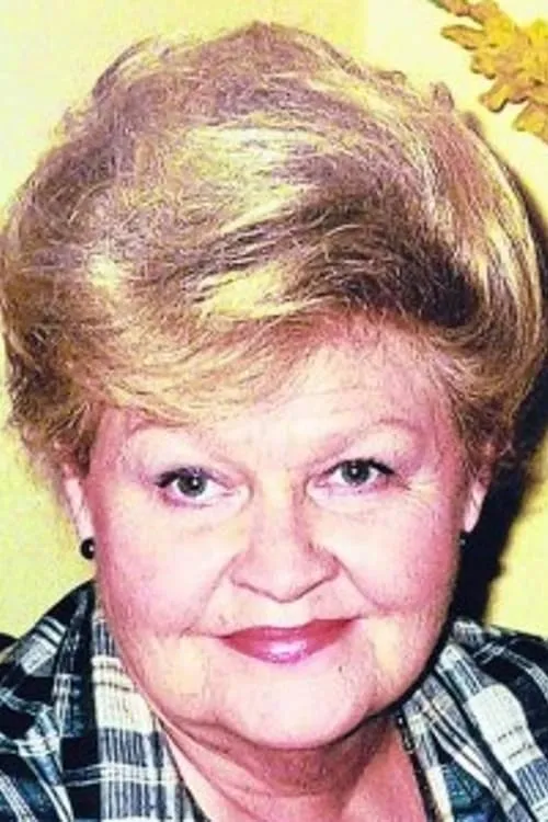 Joan Glover interpretando a Miss LaBone