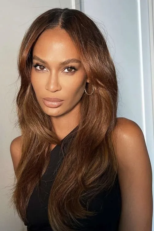 Avani ha trabajado con Joan Smalls en 1 ocasiones