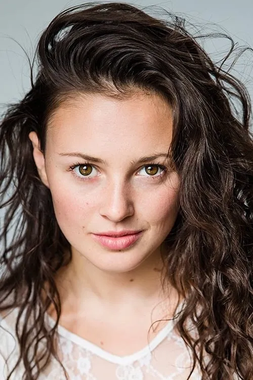 Jodie Tyack interpretando a Mermaid