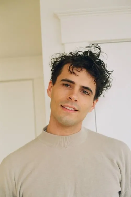 Joe Castle Baker interpretando a Self