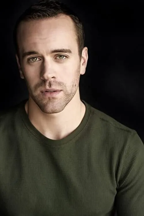 Joe Munroe interpretando a Robin