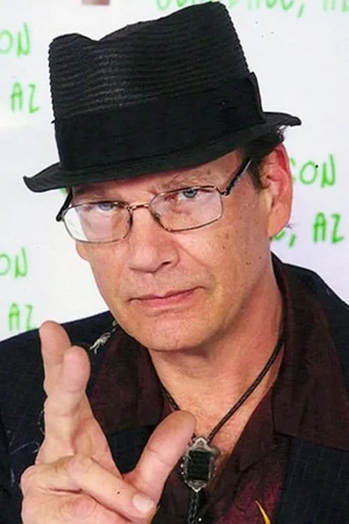 Joe Romersa interpretando a The Bluesman