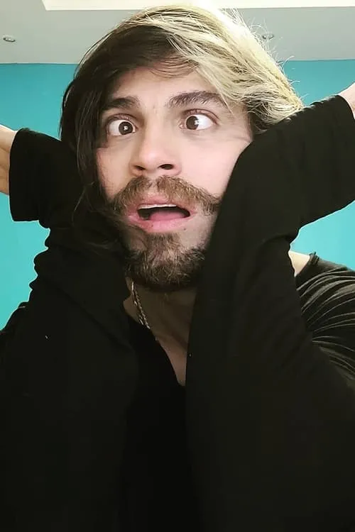 Joel Contreras interpretando a Sergio