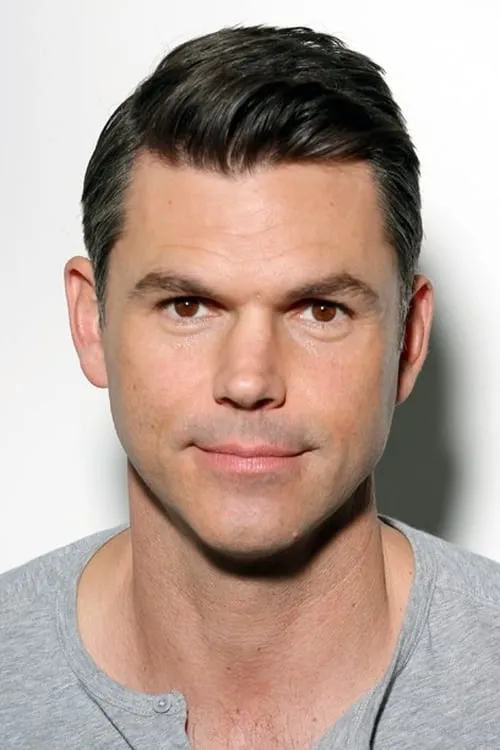 Holly Hall ha trabajado con Joel Flynn en 1 ocasiones