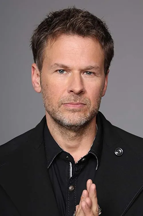 Bevis Faversham ha trabajado con Joel Harlow en 1 ocasiones