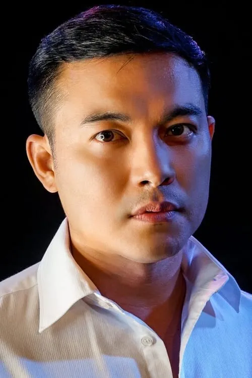 Joel Molina interpretando a Kapre