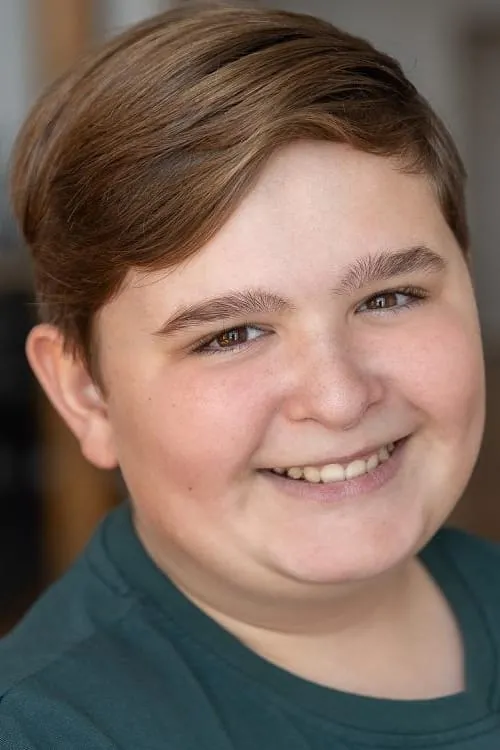 Joey Bélanger interpretando a Charles