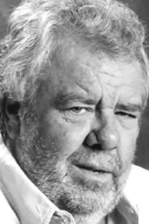 Joey D. Vieira interpretando a Dionysus