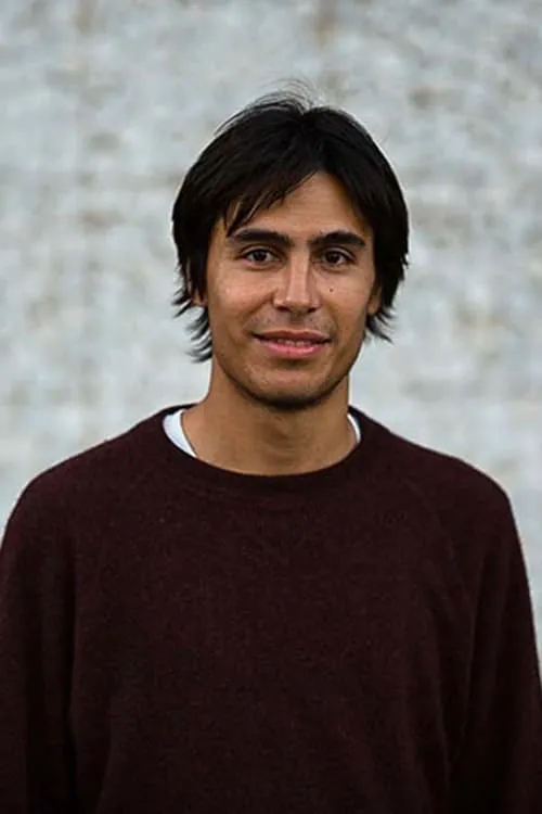 Joey Guevara interpretando a