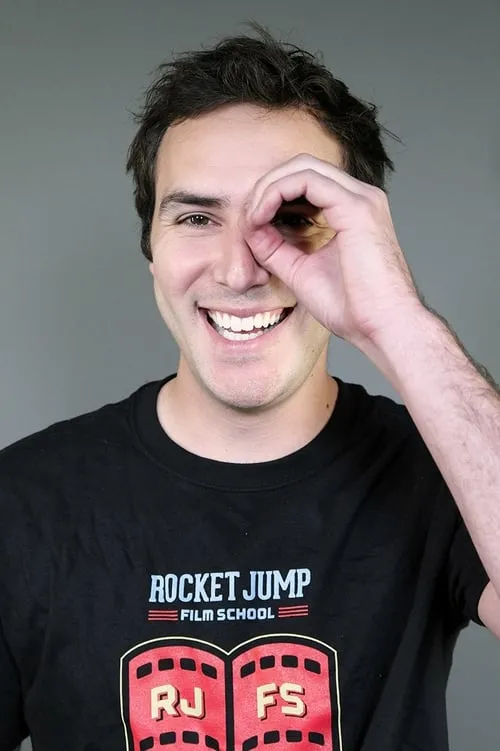 Joey Scoma interpretando a Chris