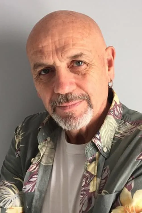 John Banas interpretando a Steve